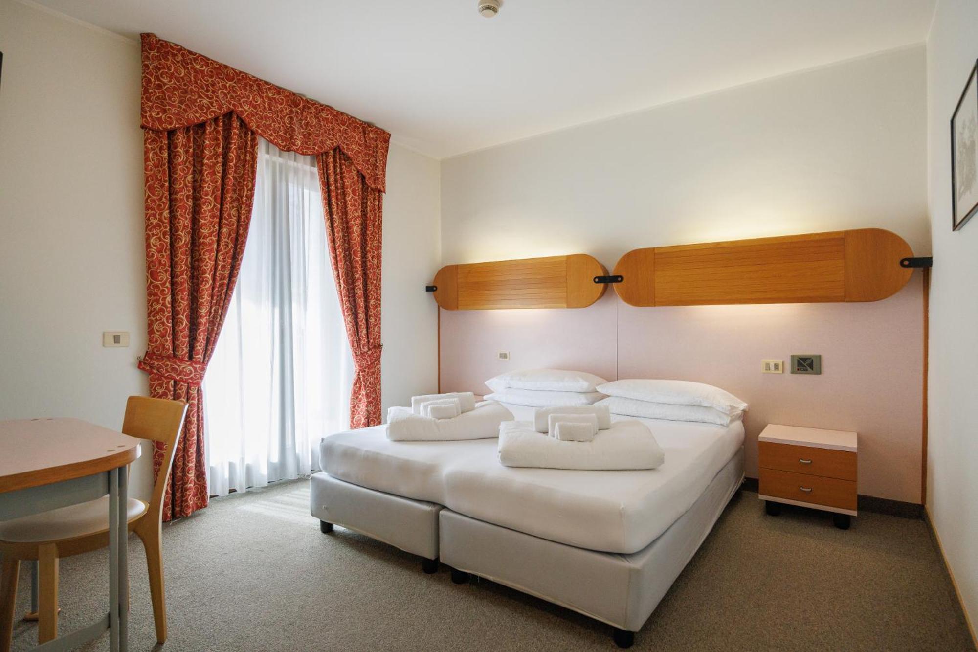Club Hotel E Residence La Vela Торболе Экстерьер фото