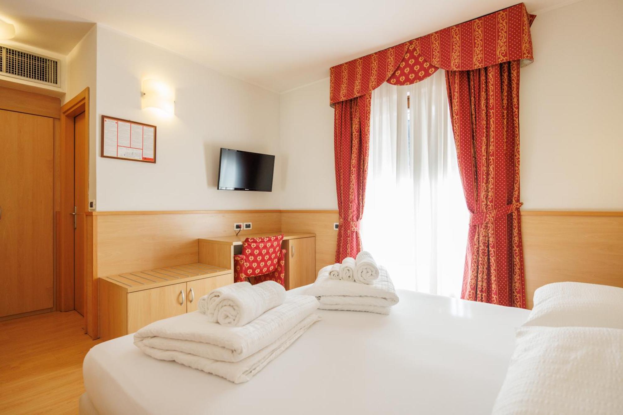 Club Hotel E Residence La Vela Торболе Экстерьер фото