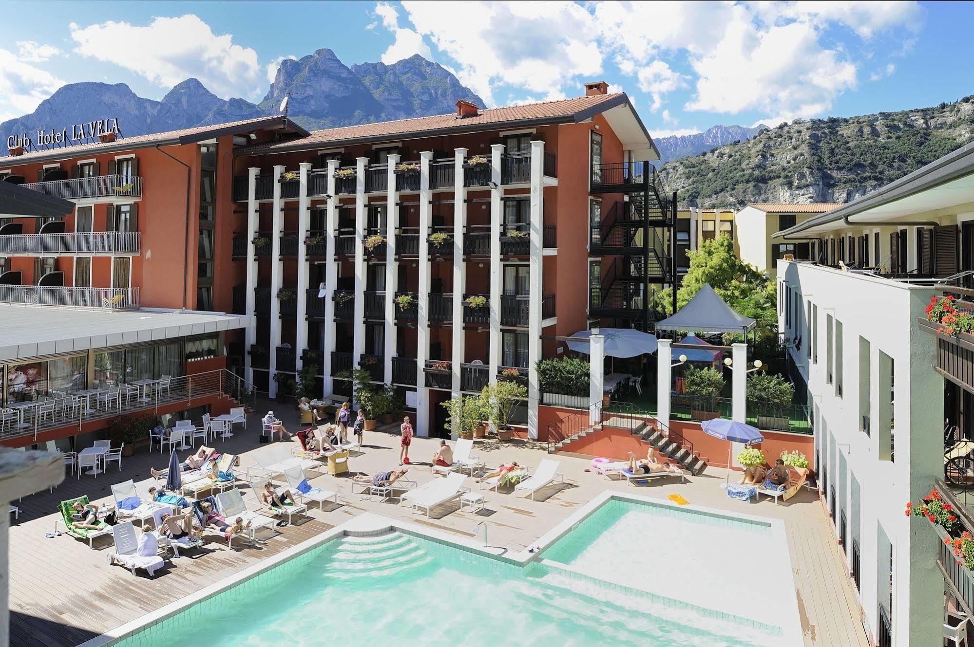 Club Hotel E Residence La Vela Торболе Экстерьер фото